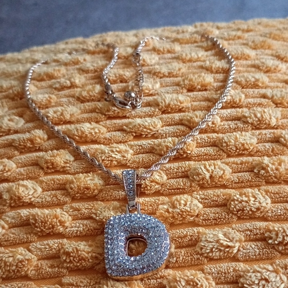 Elegant Gold Tone Initial Letter D Pendant Necklace, NEW.